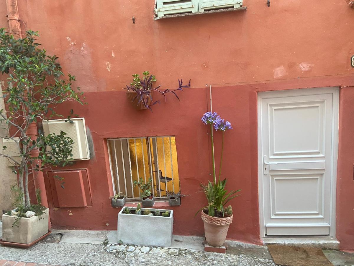 Joli Appart 29M2 En Vieille Ville Menton 2 Mins De La Mer Exterior photo