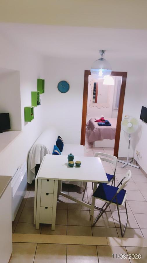 Joli Appart 29M2 En Vieille Ville Menton 2 Mins De La Mer Exterior photo